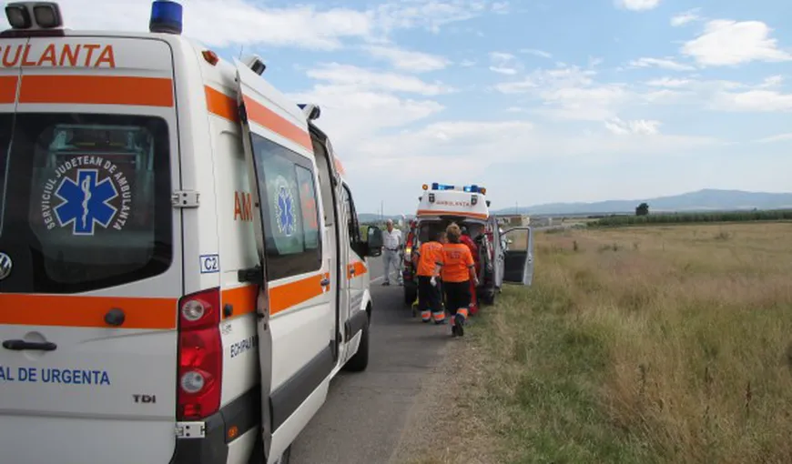 Accident grav în Arad: Patru persoane au fost rănite după ce microbuzul în care se aflau s-a răsturnat
