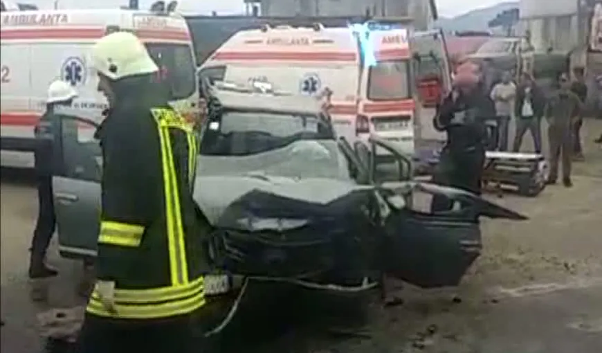 Grav accident de circulaţie în Bacău. Şase persoane rănite după ce două vehicule s-au ciocnit VIDEO
