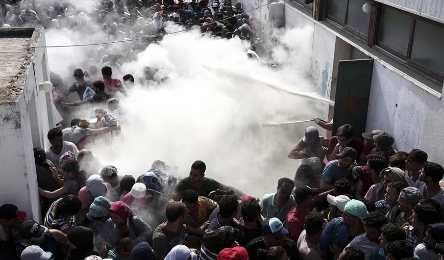 Grecia e disperată. Autorităţile elene nu mai fac faţă afluxului de imigranţi veniţi pe mare VIDEO