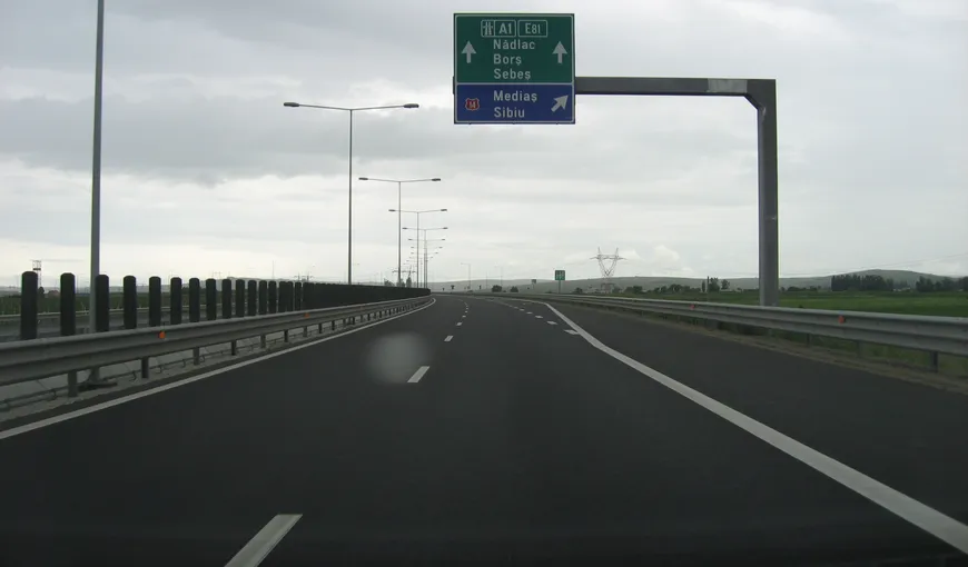 Circulaţia pe Autostrada Bucureşti – Piteşti, oprită pe ambele sensuri din cauza incendiilor de vegetaţie