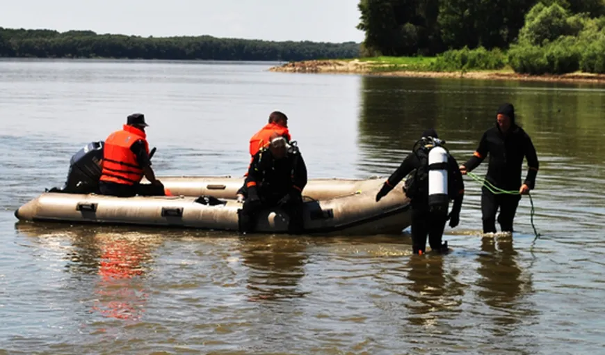 Doi tineri s-au înecat, unul în Siret şi unul în Dunăre, încercând să-i salveze pe alţii