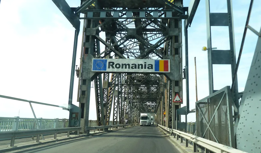 Aglomeraţie la punctul de trecere frontierei de la Giurgiu – Ruse. S-au format cozi de opt kilometri