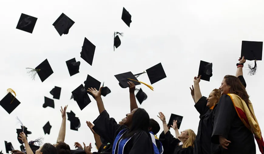 OUG: Diplomele absolvenţilor unor forme de studii neautorizate vor fi recunoscute