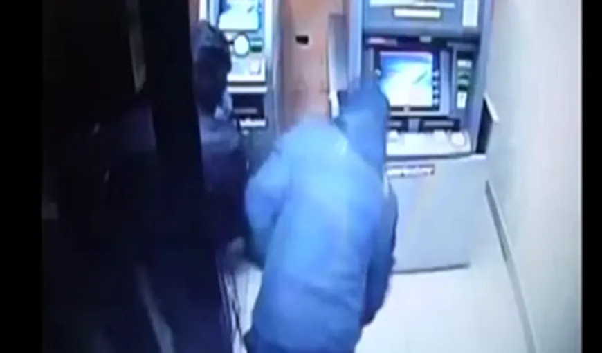 JAFUL ANULUI. Un bancomat din Capitală a fost furat într-un MINUT VIDEO