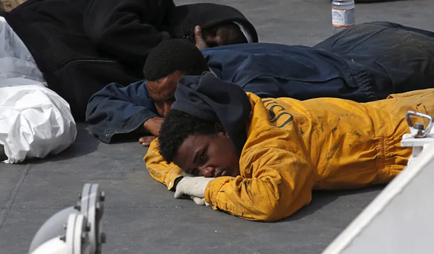 Călăuzele de la bordul navei din Mediterana, în care zeci de imigranţi au murit asfixiaţi, au fost arestate