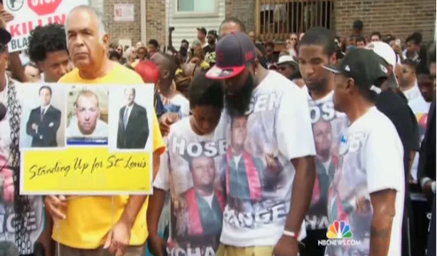 Focuri de armă la comemorarea din Ferguson, unde un tânăr de culoare a fost ucis în urmă cu un an VIDEO