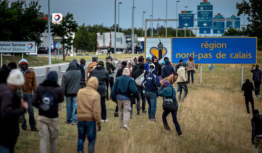 Londra va aloca 10 milioane de euro pe doi ani pentru primirea imigranţilor la Calais