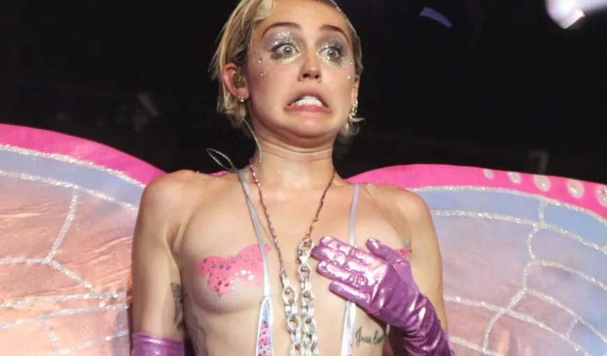 Miley Cyrus ŞOCHEAZĂ din nou: „Sunt pansexuală”