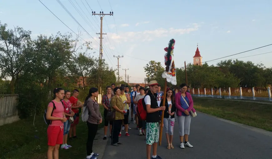SFANTA MARIA 2015: Pelerinaj de 300 de kilometri la Mânăstirea Nicula