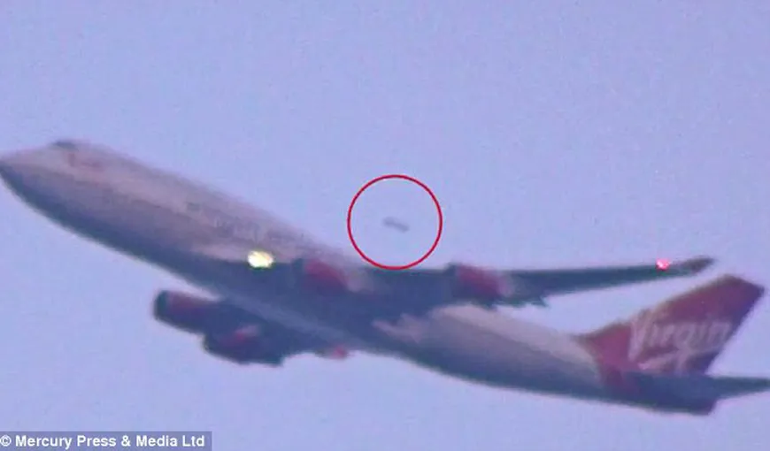 Un OZN deasupra unui avion. Imaginile care i-au pus pe gânduri pe specialişti VIDEO