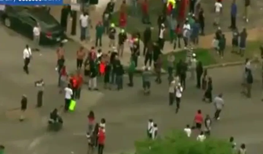 Proteste violente în Saint Louis după ce poliţiştii au ucis un tânăr de culoare VIDEO
