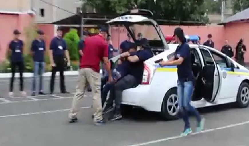 Un fost şef de stat a ajuns în portbagajul maşinii de poliţie VIDEO