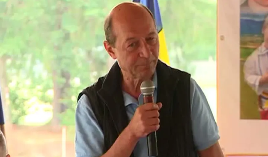 Traian Băsescu s-a simţit din nou preşedinte pentru o zi. Baie de mulţime la Izvorul Mureşului VIDEO