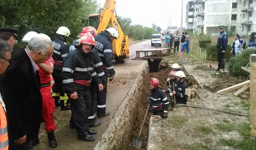 Accident cumplit în Târgovişte. Un bărbat a fost îngropat de viu sub un mal de pământ