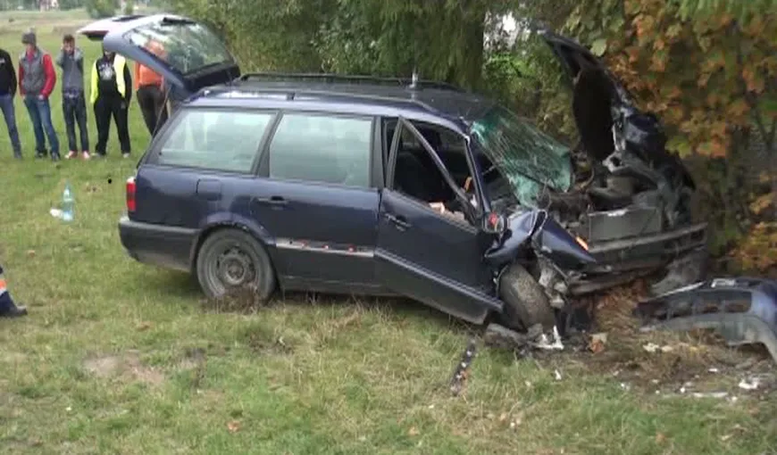 Accident mortal în Suceava. Un poliţist a murit după ce a intrat cu maşina în stâlp