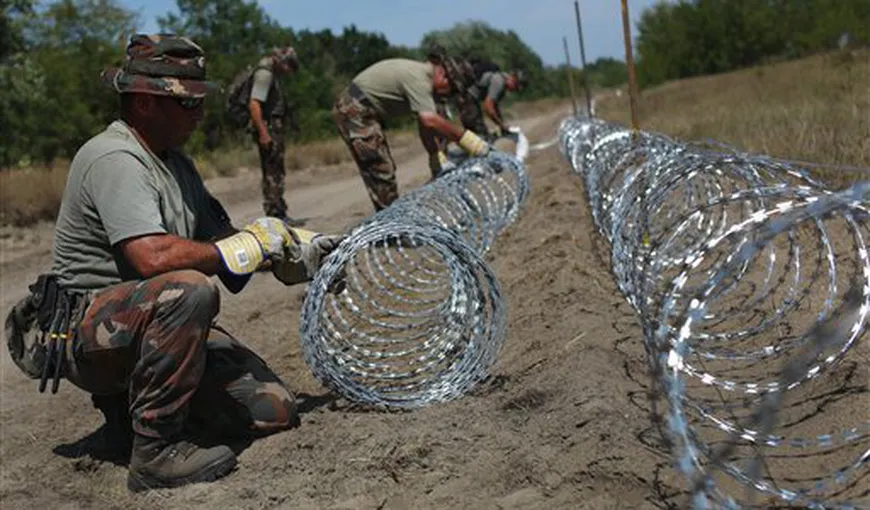 CRIZA IMIGRANŢILOR. Ungaria îşi rezervă opţiunea de a desfăşura ARMATA la graniţele sale