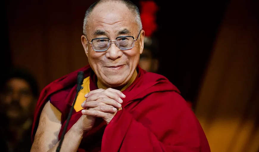Dalai Lama spune că, dacă i-ar urma o femeie, aceasta ar trebui să fie frumoasă