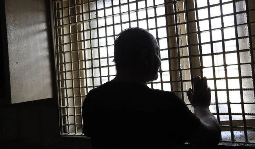 Arestaţii şi deţinuţii, scutiţi de taxa de timbru pentru actele de identitate – proiect de lege