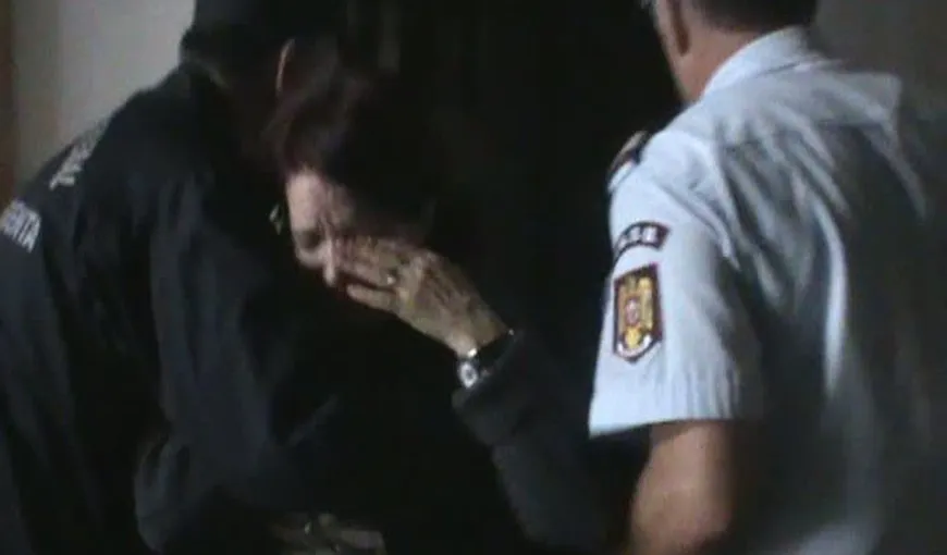 Scene dramatice în Piteşti. O femeie a fost salvată din lift de pompieri VIDEO