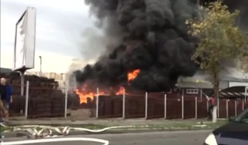 Incendiu de proporţii în Cluj, la un depozit de cauciucuri. O femeie s-a intoxicat cu fum VIDEO