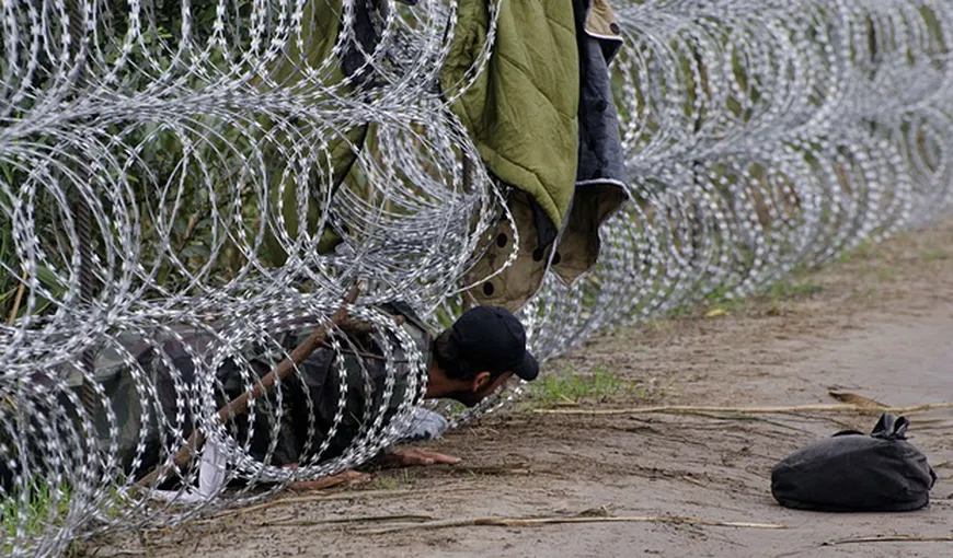 CRIZA IMIGRANŢILOR. Guvernul ungar se pregăteşte să ridice NOI GARDURI de sârmă ghimpată la graniţă