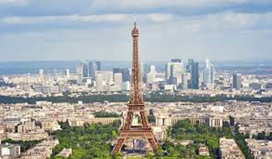 ALERTĂ TEORISTĂ în Paris. Turnul Eiffel a fost evacuat şi închis