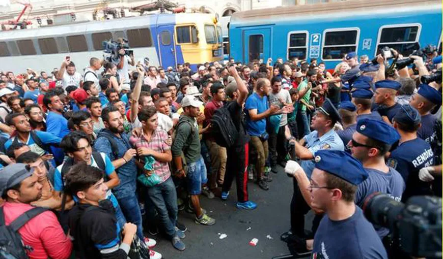 CRIZA REFUGIAŢILOR. Haos în Gara Keleti din Budapesta. Imigranţii, disperaţi să plece spre vestul Europei