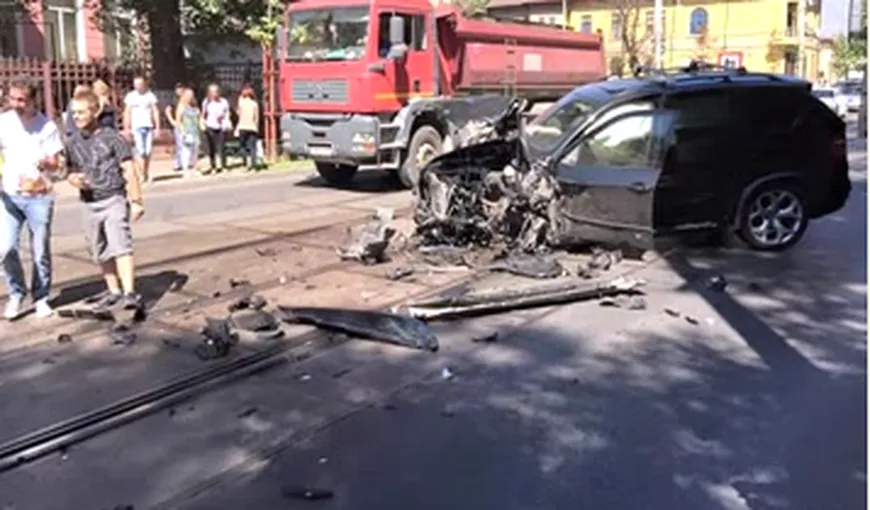 Bolid de lux, implicat într-un accident rutier SPECTACULOS în Capitală