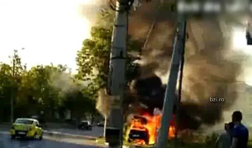 O maşină a fost cuprinsă de flăcări după ce a făcut accident VIDEO