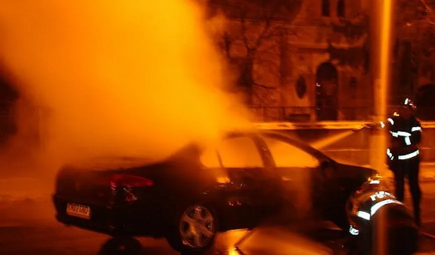 Răzbunare în stil mafiot la Suceava. Două maşini au fost incendiate