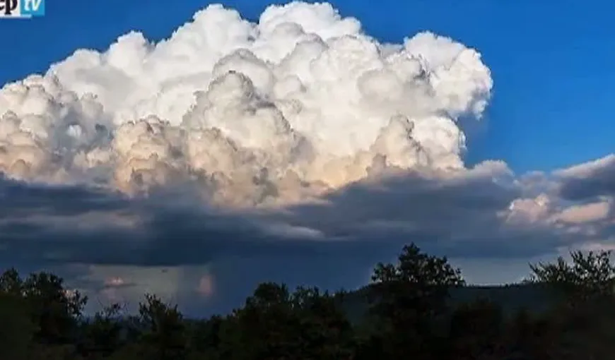 Norii care par să fiarbă. Fenomen meteo neobişnuit, imagini spectaculoase VIDEO