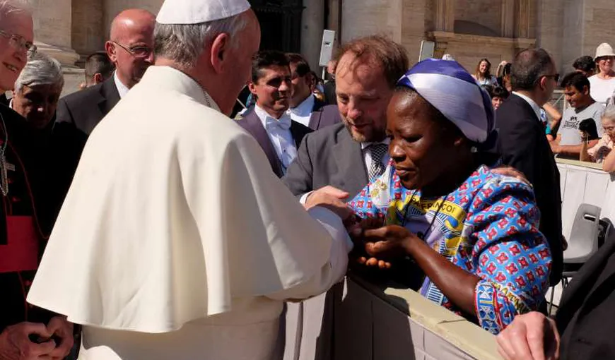 CRIZA IMIGRANŢILOR. Papa Francisc îndeamnă parohiile să găzduiască macar câte o familie refugiată