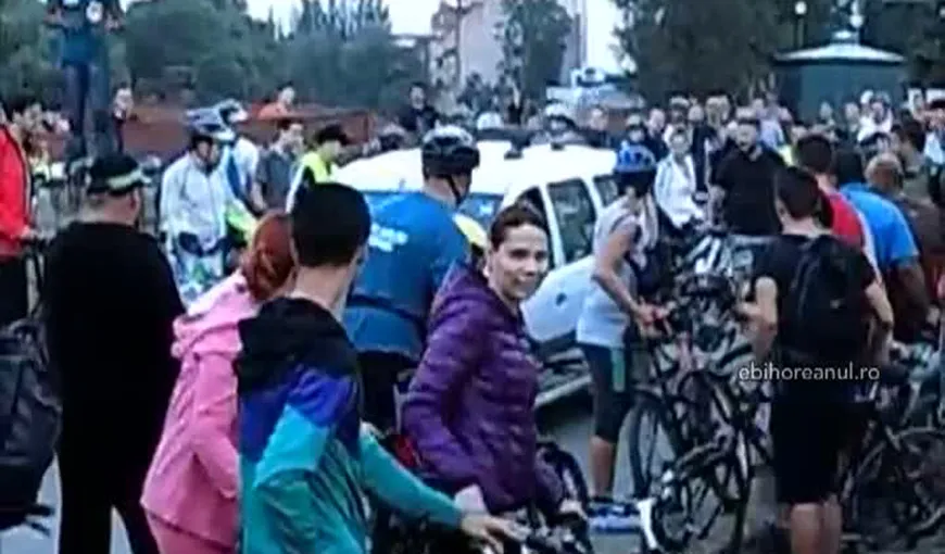 Scene ŞOCANTE în Oradea. Un italian a intrat cu maşina într-un grup de biciclişti VIDEO