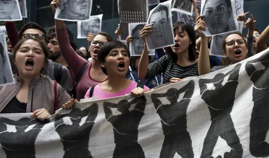 Proteste în Mexic pentru zeci de studenţi care au dispărut. Birourile procuraturii, devastate