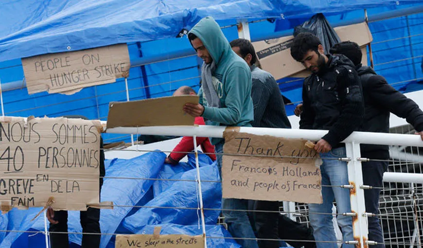 Franţa construieşte o „tabără umanitară” pentru refugiaţi în Calais