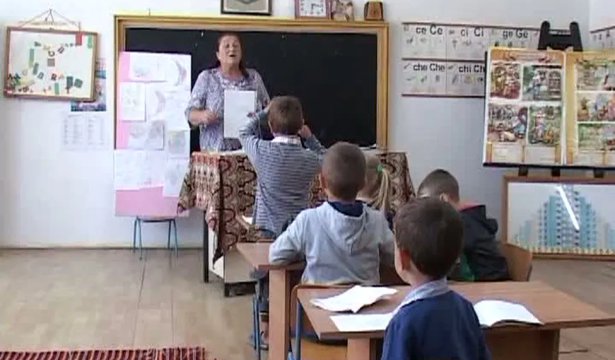 Grădiniţa în care părinţii ţin locul educatoarei. De ce nu vine „doamna Ceauşescu” la serviciu VIDEO