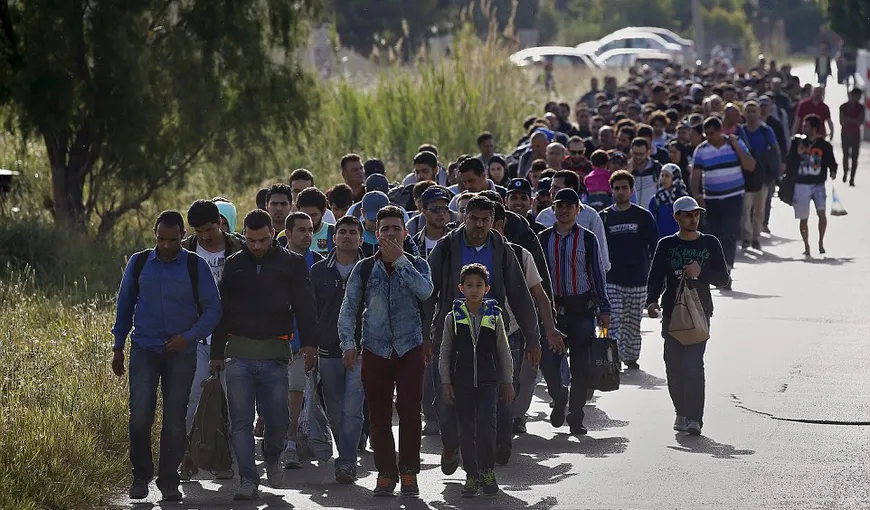 CRIZA IMIGRANŢILOR. Pe Insula Lesbos au mai sosit 8.500 de imigranţi. Grecia îi ajută să ajungă în Europa