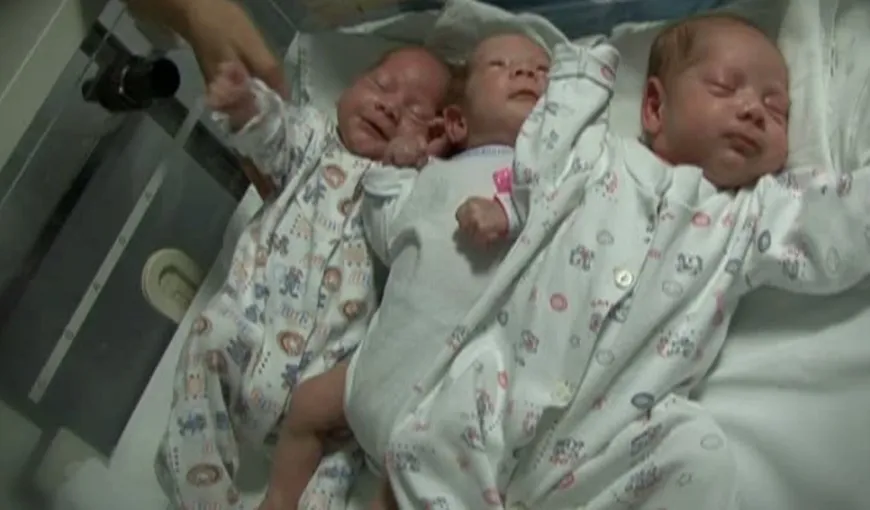 Abandonate de mamă, tripletele au o nouă şansă la viaţă. Familia fetiţelor trăieşte într-o sărăcie lucie
