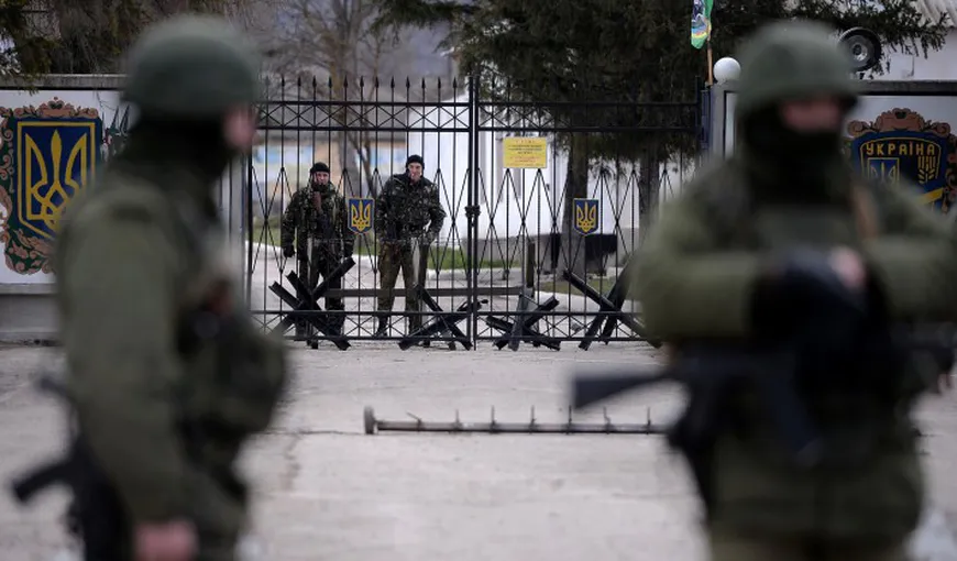 Ucraina îşi retrage tunurile din estul separatist, dar susţine că soldaţii ruşi sunt încă acolo