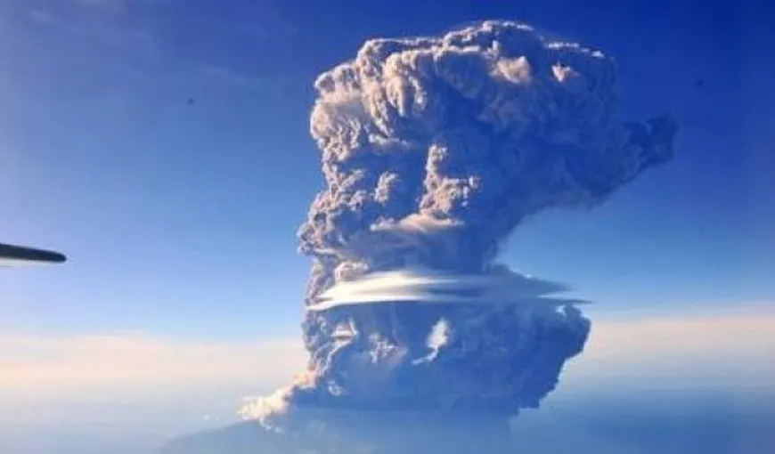 Erupţii în Mexic: „Vulcanul de foc” aruncă cenuşă de la 2000 m altitudine. VIDEO