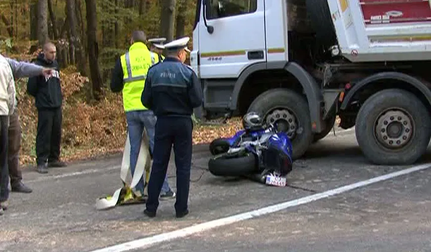 Accident în Suceava. Un tânăr şi-a salvat viaţa după ce a sărit de pe motocicletă