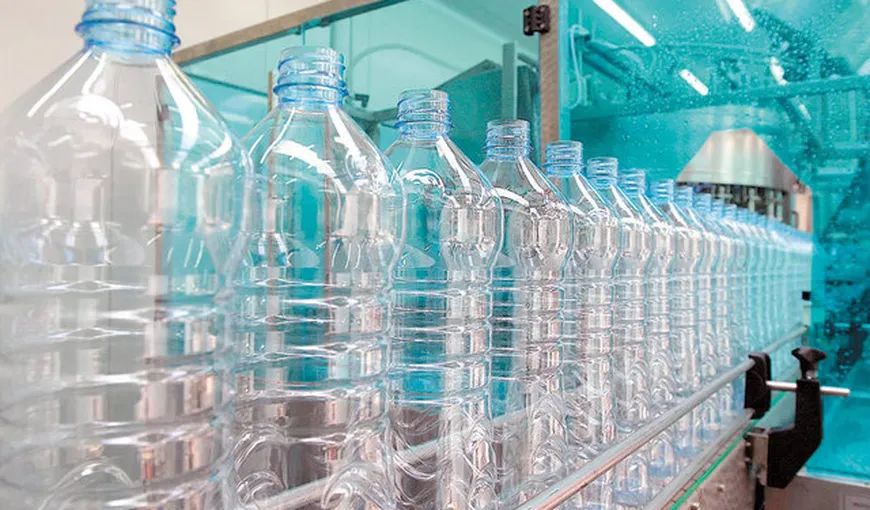 Ce trebuie să ştii despre sticlele de plastic: Cum alegi apa minerală sau plată ca să nu ai probleme