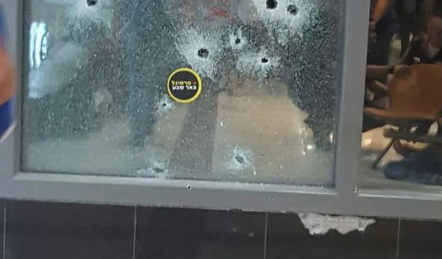 Nou atac armat în Israel: Un palestinian a împuşcat mortal un poliţist şi a rănit cinci persoane VIDEO
