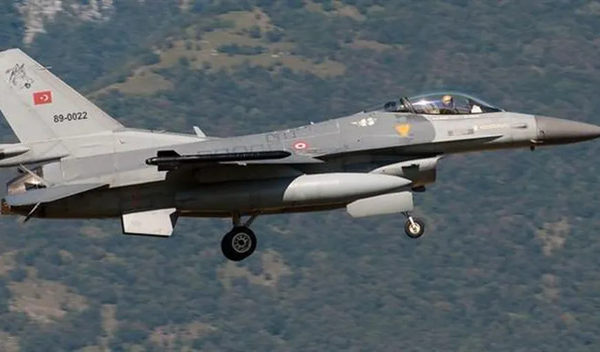 Aviaţia turcă a bombardat poziţii ale rebelilor PKK din Turcia şi Irak