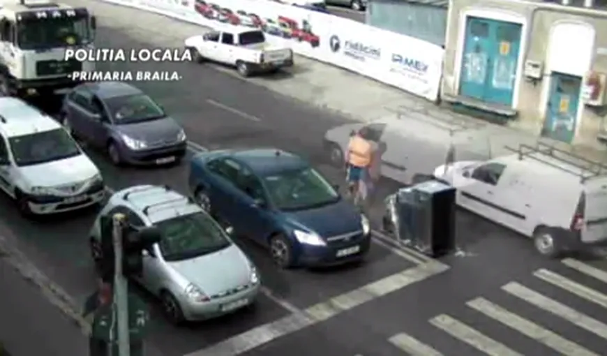 Cascadorii râsului la Brăila. Un şofer şi-a pierdut vitrina frigorifică în trafic VIDEO