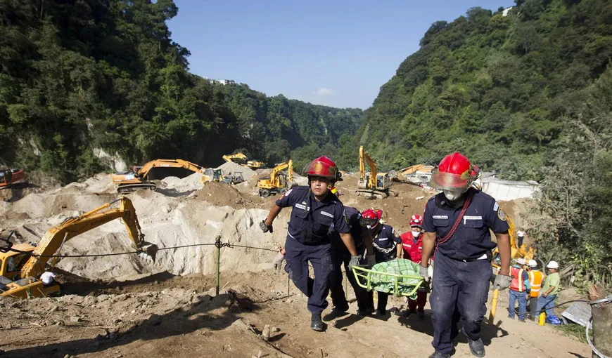 Bilanţul alunecărilor de teren din Guatemala a ajuns la 131 de morţi şi 300 de dispăruţi