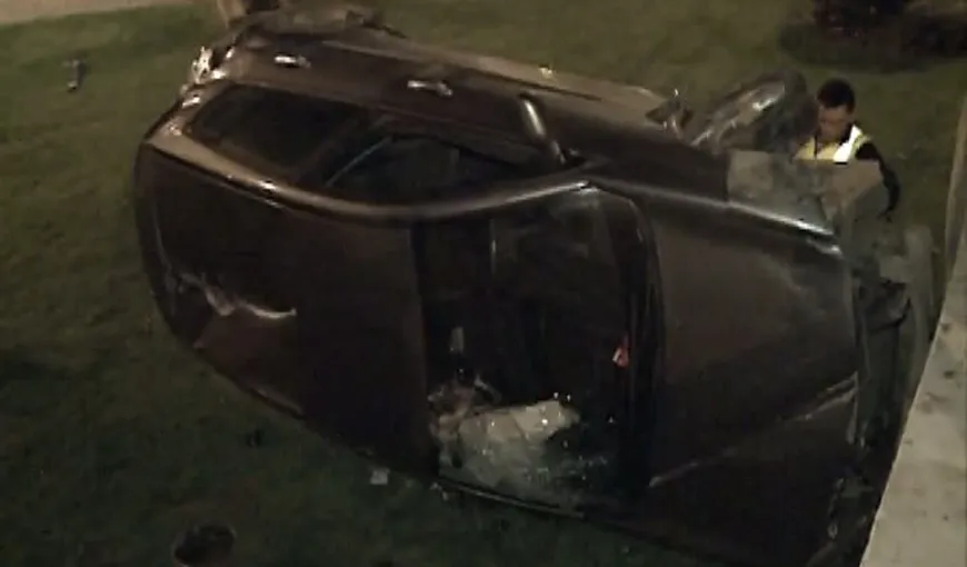 Un şofer a căzut cu maşina de pe podul Grant din Capitală VIDEO