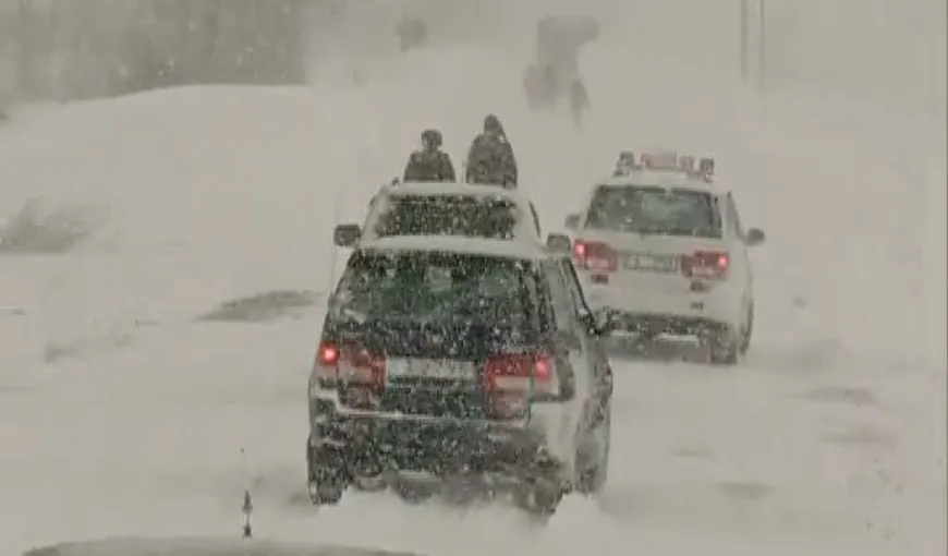 TRAFIC ÎNGREUNAT din cauza ninsorii. În zonele înalte din Harghita se circulă în condiţii de iarnă