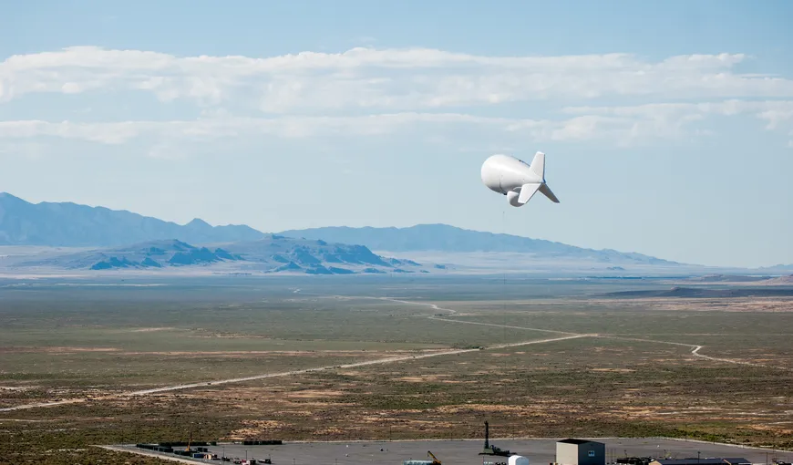 Un aerostat militar spion a zburat în derivă mai multe ore deasupra Statelor Unite