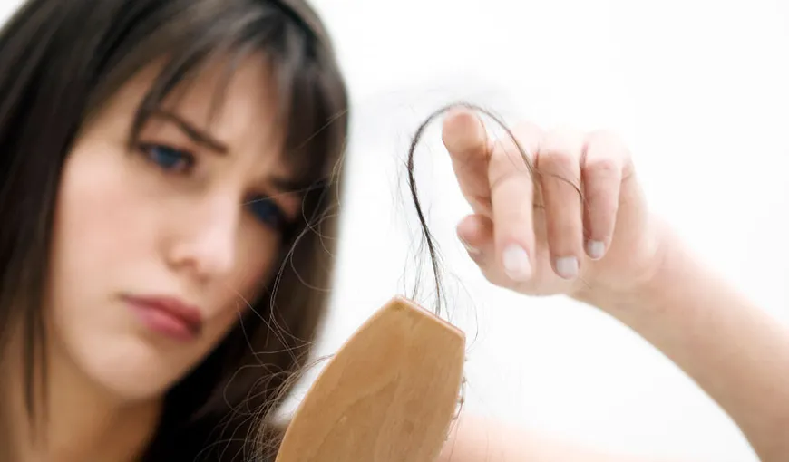 Motive ciudate pentru care îţi cade părul